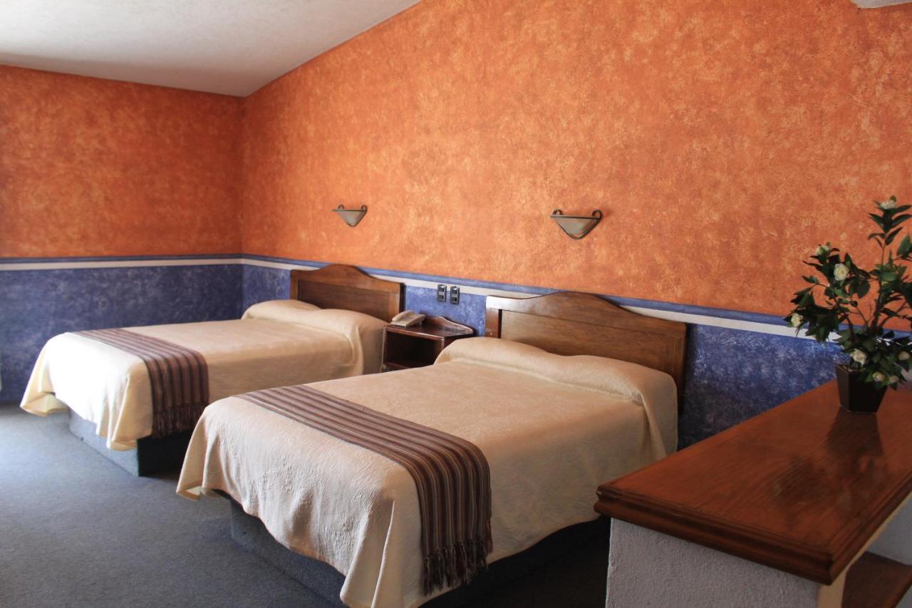 Hotel Meson Del Puente Acámbaro Exteriör bild