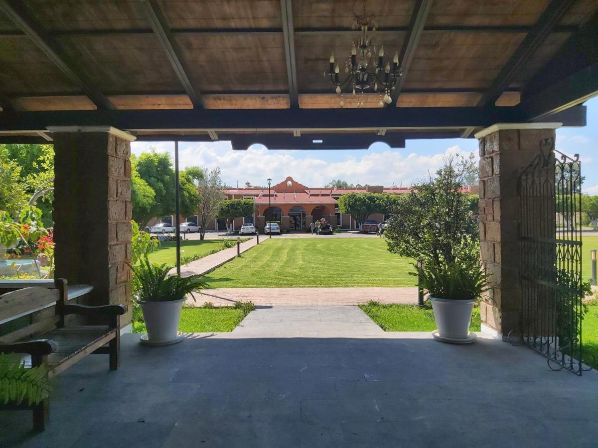 Hotel Meson Del Puente Acámbaro Exteriör bild